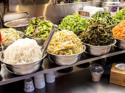 光江市场的传统韩国发酵食品。首尔,韩国。
