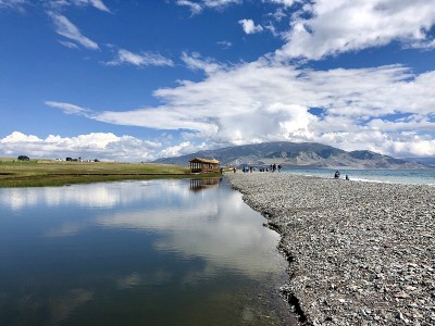中国新疆塞里拉姆湖鸟瞰图