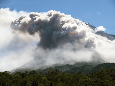 メラピ火山