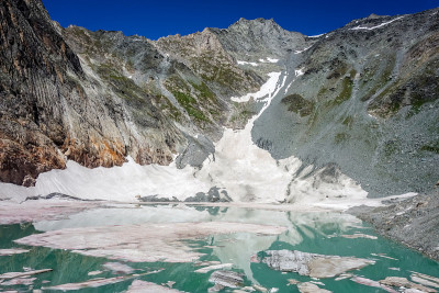 滑冰场湖，在瓦诺瓦兹国家公园，法国阿尔卑斯山