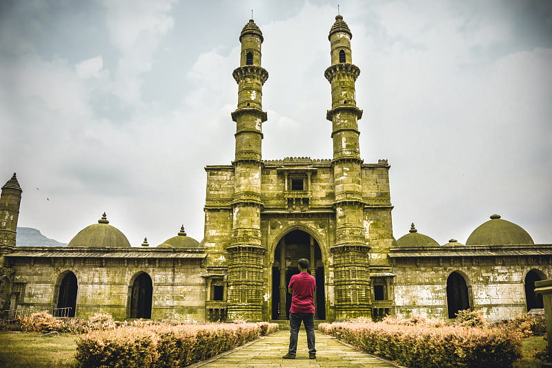 Champaner，传统清真寺的人