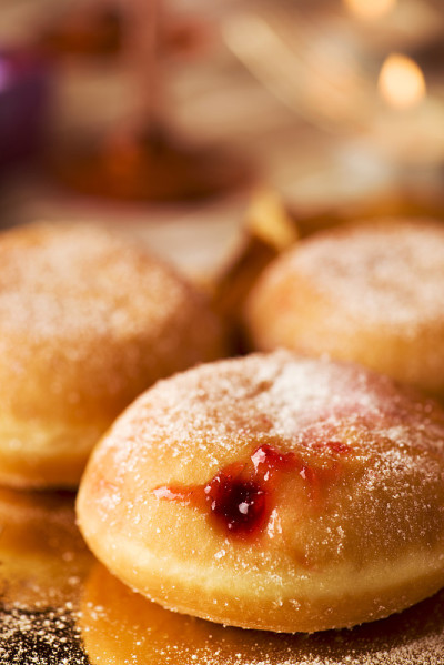 sufganiyot，犹太人在光明节吃的甜甜圈