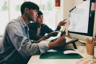 UX UI和编程开发技术。