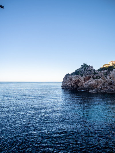 Cala Deia，马略卡岛的小岩石海滩