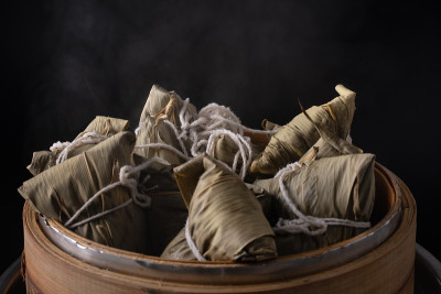 粽子粽子以端午节为背景。