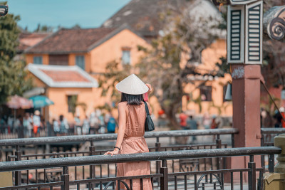 描绘亚洲女性在会安的旅行