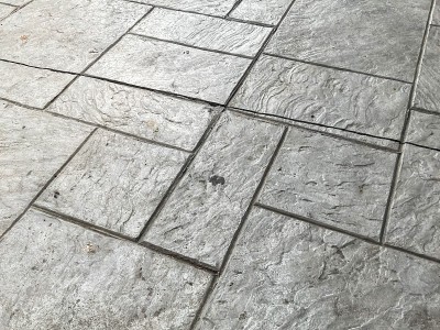 走道是矩形和方形交替的。