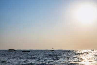 海上的渔船