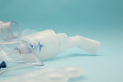 用于治疗Covid-19病毒的医疗设备和药物。喷雾器，吸入器，间隔器，星云，消炎药处理哮喘。支气管哮