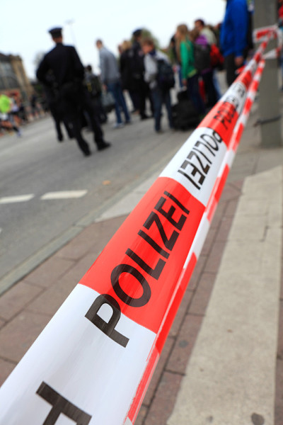 警方行