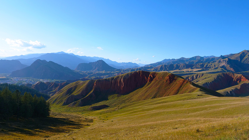 中国青海卓尔山祁连山风景区美丽的自然景观。