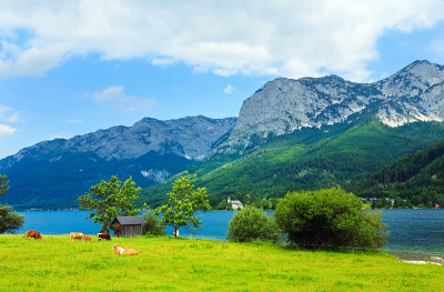 高山夏日湖景