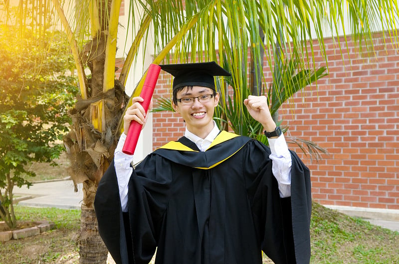 亚洲大学毕业生