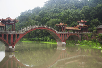 乐山皓山桥中国阴天