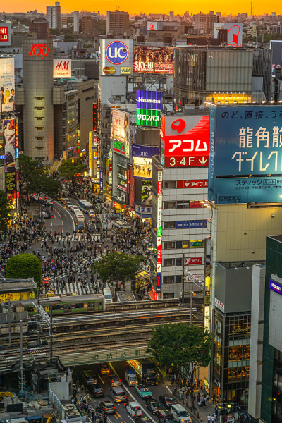 从涩谷光里可以看到涩谷scramble十字路口