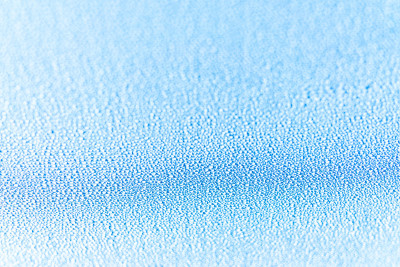 墙上的水滴。景深浅。