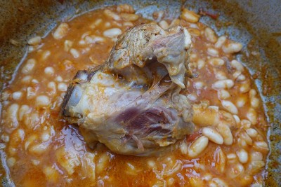 鲁比亚豆炖羊腿Tagine在中东烹饪
