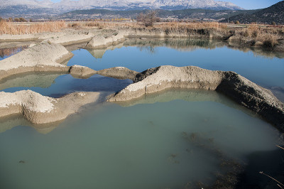 这个池塘是在挖掘过程中形成的——土壤流失