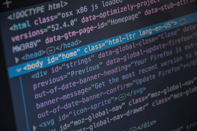 在监视器屏幕上以黑色背景关闭css HTML代码