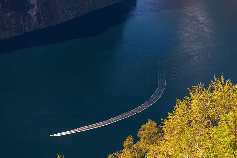 从鹰路看geiranger峡湾