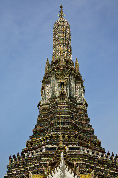 亚洲泰国在曼谷寺庙的天空和颜色
