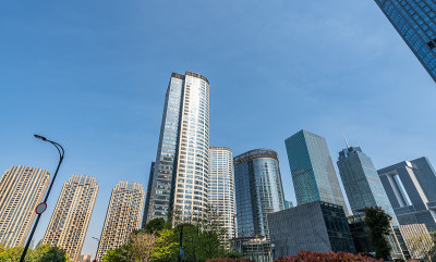 杭州广场的现代建筑和街景