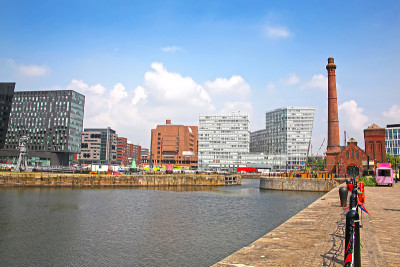 默西河上历史悠久的坎宁码头，是英国英格兰北部利物浦港的一部分。