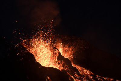 冰岛雷克雅内斯法格拉尔斯贾尔山的盖尔丁达里尔火山喷发点