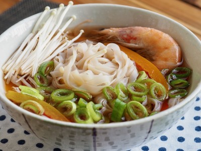 亚洲食物虾米粉汤