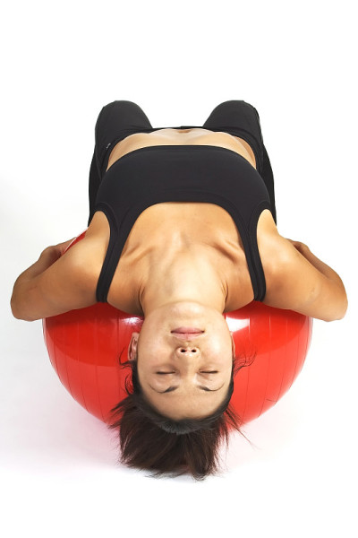 在Fitball 2上拉伸