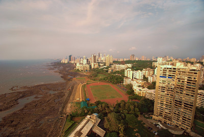 黄昏时分航拍孟买富饶的Napean海地区