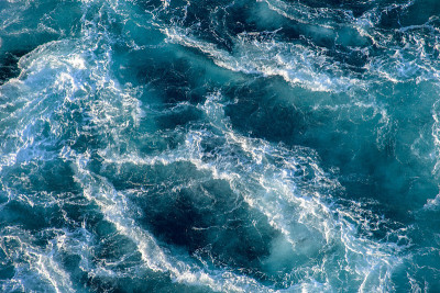 波涛汹涌的海浪