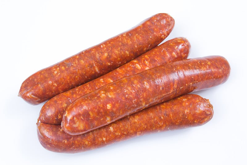 白色背景上的Merguez