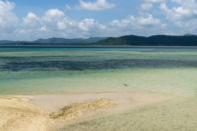 从久崎海岸看Iriomote岛(小浜岛/小浜岛，冲绳)