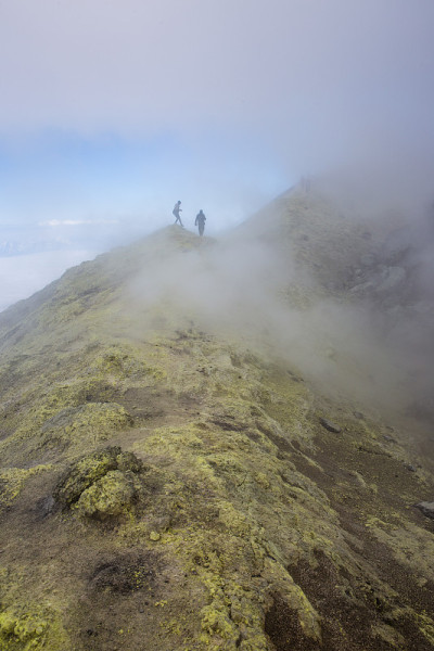 在堪察加半岛的阿瓦钦斯基火山火山口