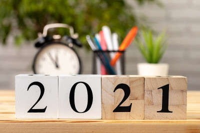 工作台上放着2021年的木方