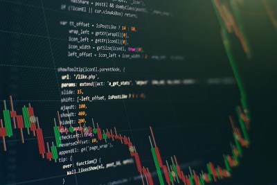 开发人员的编程代码。摘要计算机脚本代码。软件开发人员的编程代码界面。软件编程工作时间。