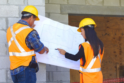 建筑师和建筑工人蓝图