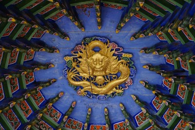 中国寺庙的装饰是蓝绿色的