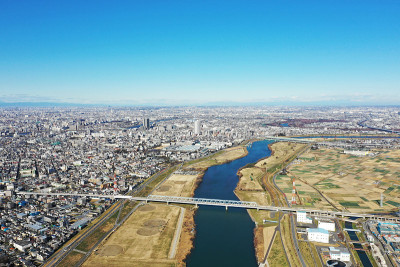 从江户川上空俯瞰东京