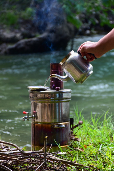 用茶炊烧茶冲泡
