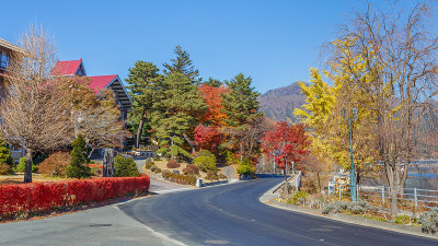 藤川口町河口湖周围的道路
