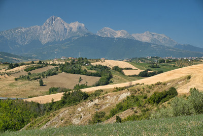 夏天，Teramo (Abruzzi)附近的景观