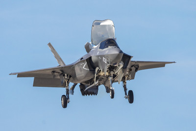 F-35闪电II在空中盘旋