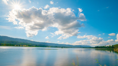 风景湛蓝，云带背景