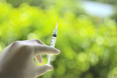 疫苗瓶剂量流感注射药物针筒注射器，医学概念接种疫苗皮下注射治疗疾病护理医院预防免疫疾病疾病婴儿儿童。