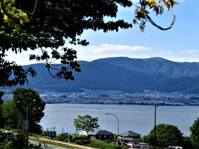 日本长野县阿尔卑斯山的苏瓦湖