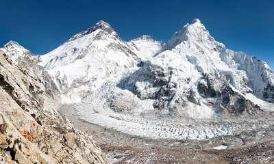 珠穆朗玛峰Lhotse和Nuptse来自Pumo Ri基地营地