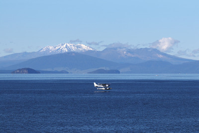 陶波湖和火山