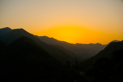 瑞诗凯诗的恒河，位于印度北部喜马拉雅山的山麓，